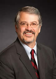 思科全球副總裁、云計算首席技術(shù)官Lew Tucker