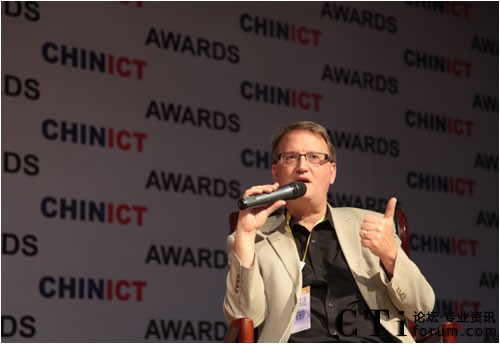 RIM ��˾�_�l(f��)���Pϵ�����B(t��i)ϵ�y(t��ng)�_�l(f��)������Alec Saunders������ݮ���Ї��_�l(f��)���ṩ�ęC��